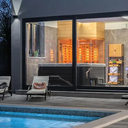 Alison Deluxe With Private And Heated Swimming Pool * Nedescina
