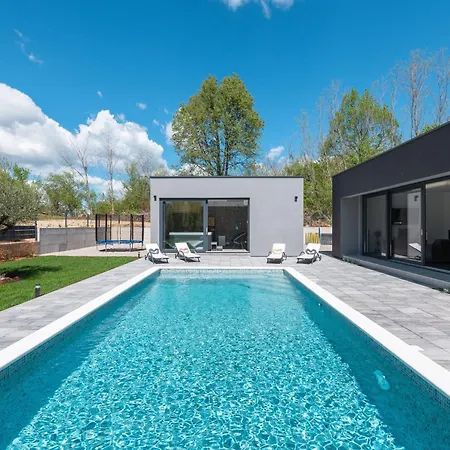 Alison Deluxe With Private And Heated Swimming Pool Nedeščina