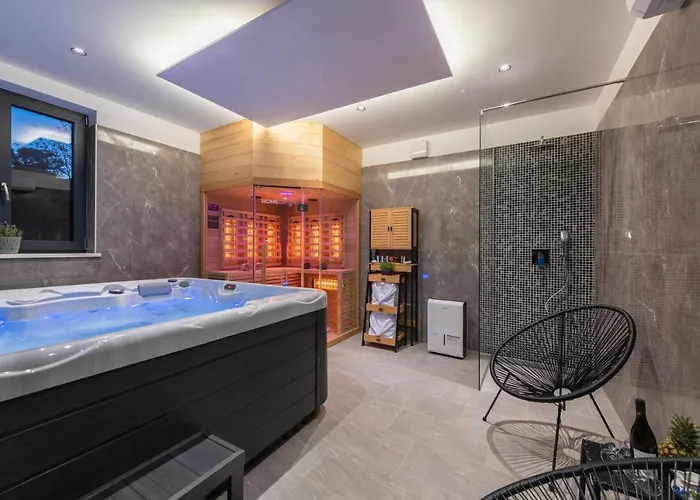Alison Deluxe With Private And Heated Swimming Pool *