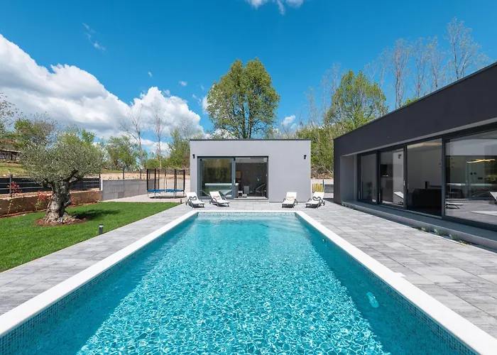 Alison Deluxe With Private And Heated Swimming Pool Nedeščina