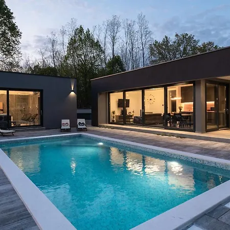 ヴィラ Alison Deluxe With Private And Heated Swimming Pool *