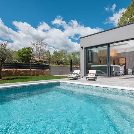 ヴィラ Alison Deluxe With Private And Heated Swimming Pool *